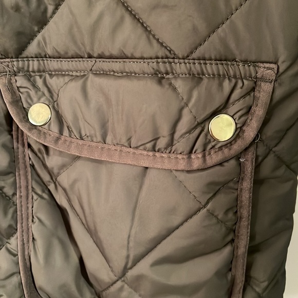 Olive green puffer vest size medium - Picture 5 of 14